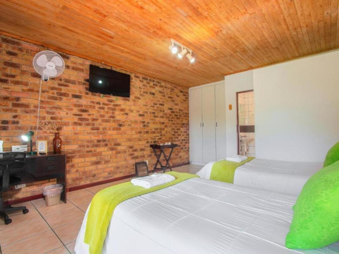 Airport Bird & Game Lodge Kempton Park Camera foto
